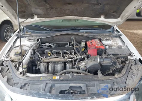 2010 Ford Fusion S z USA, uszkodzony, nr VIN 3FAHP0GA7AR411075